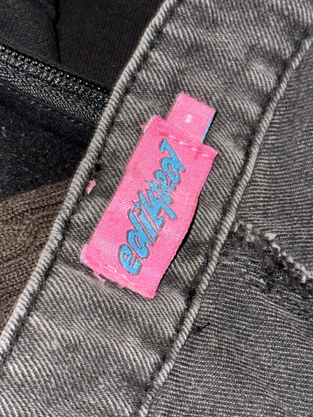 Edikted Raelynn Washed Low Rise Baggy Jeans – Size Small - Picture 6 of 7